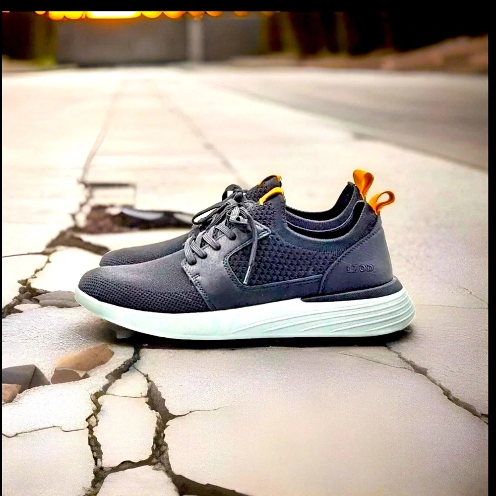 IZOD “Bannister”Lightweight Stretch Textile Memory Foam/Flexible Outsole Sneaker
